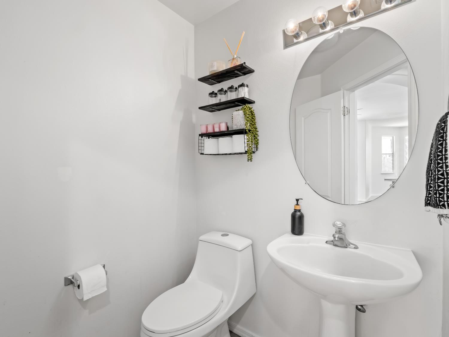 5779 W Bluff Ave, Fresno, CA 93722