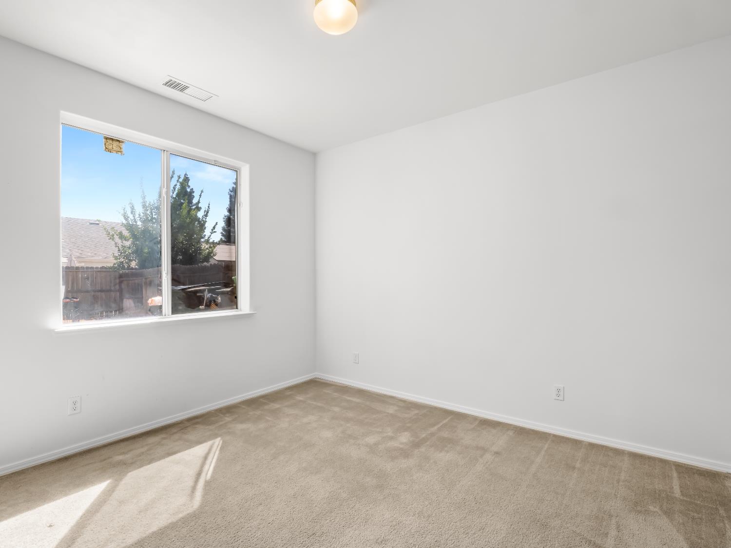 5779 W Bluff Ave, Fresno, CA 93722