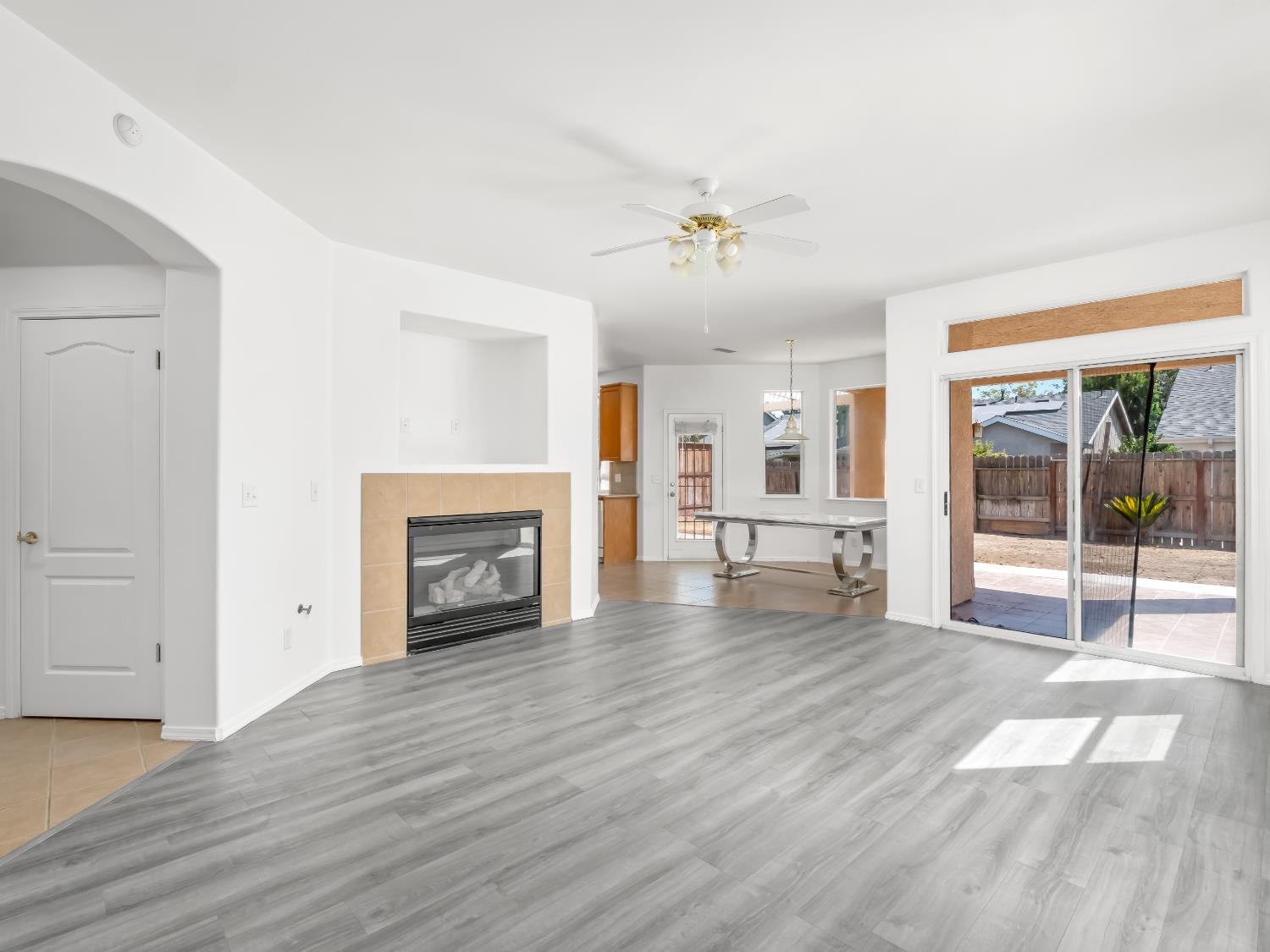 5779 W Bluff Ave, Fresno, CA 93722