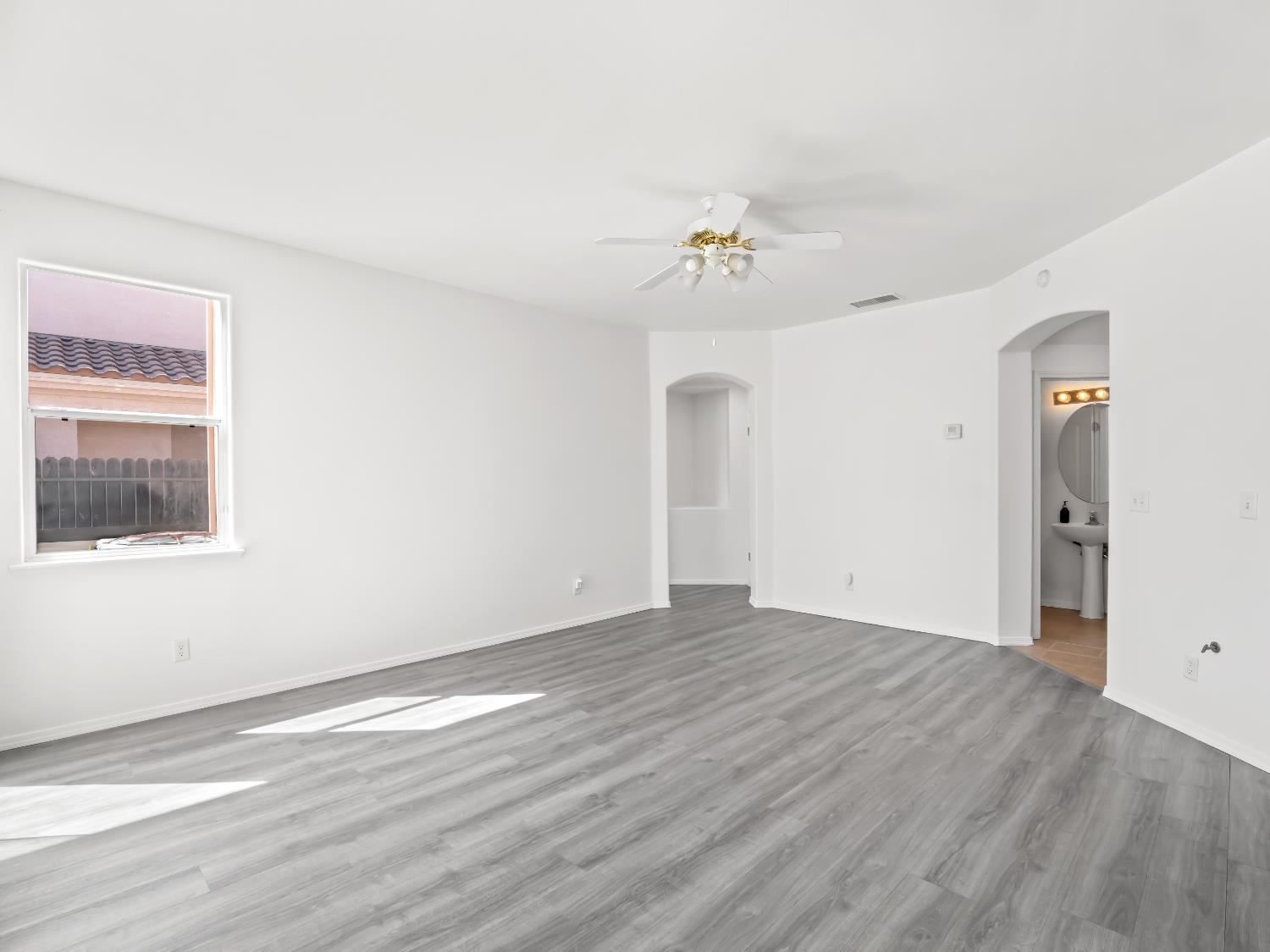 5779 W Bluff Ave, Fresno, CA 93722