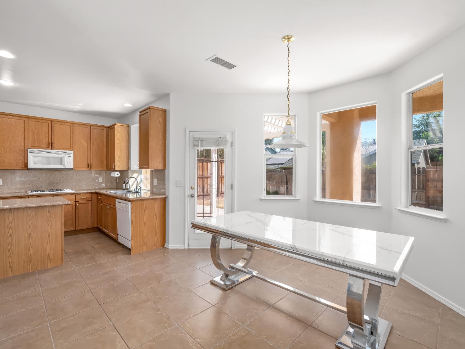 5779 W Bluff Ave, Fresno, CA 93722