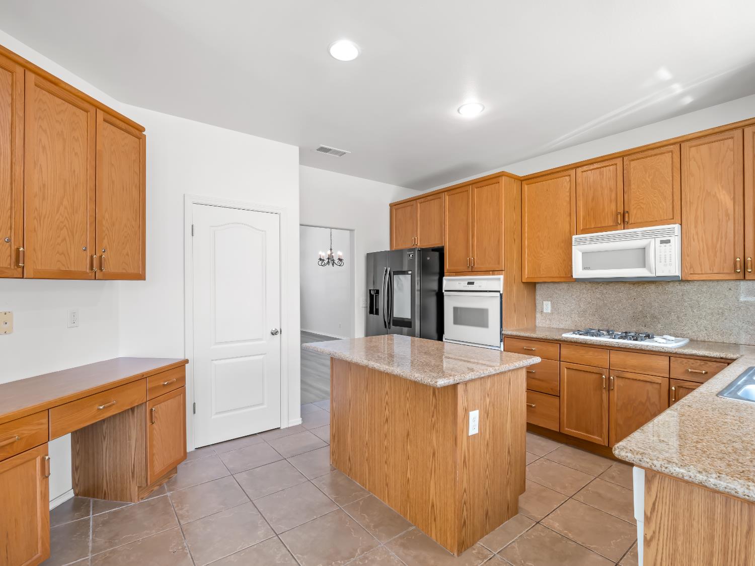 5779 W Bluff Ave, Fresno, CA 93722