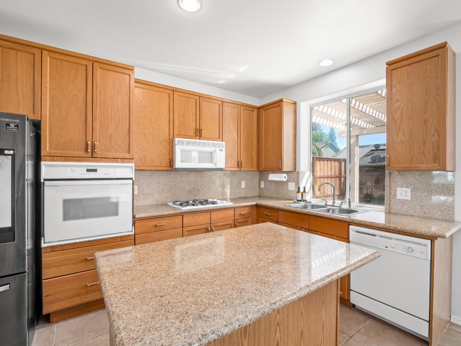 5779 W Bluff Ave, Fresno, CA 93722