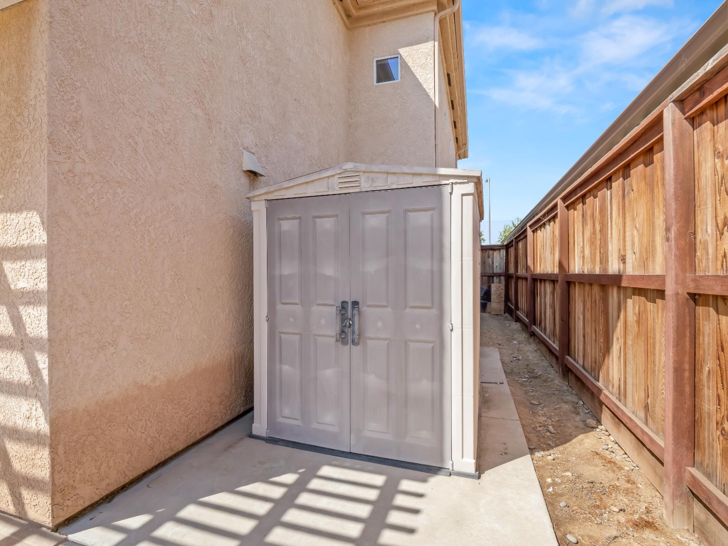 5779 W Bluff Ave, Fresno, CA 93722