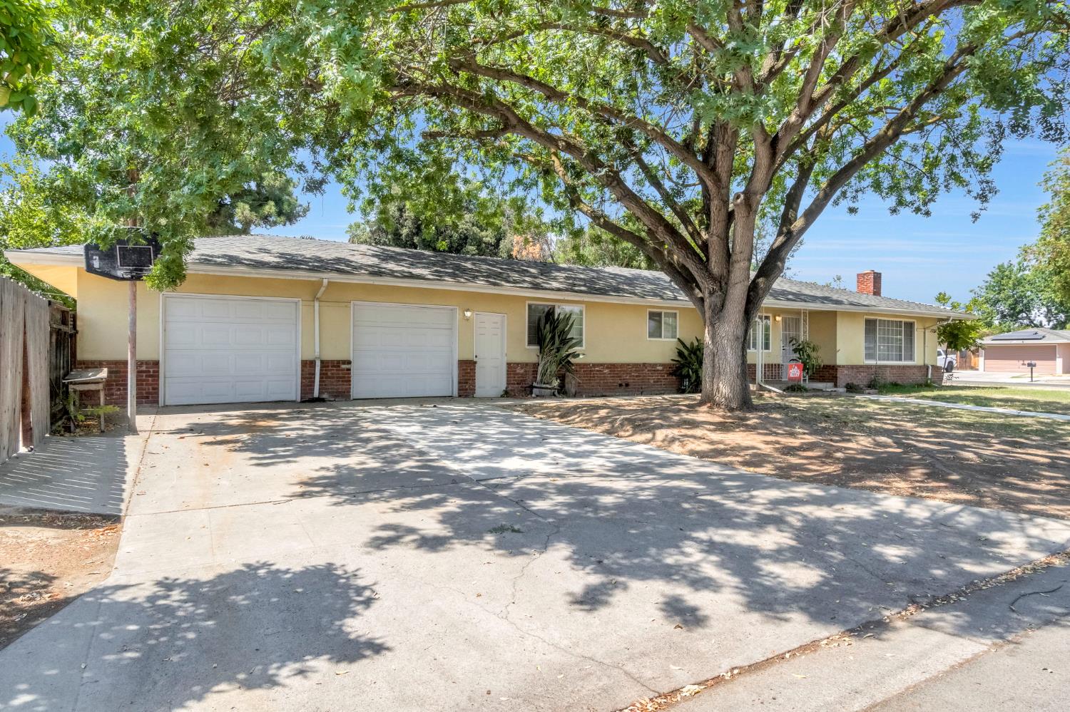 1591 E Almendra, Fresno, CA 93710