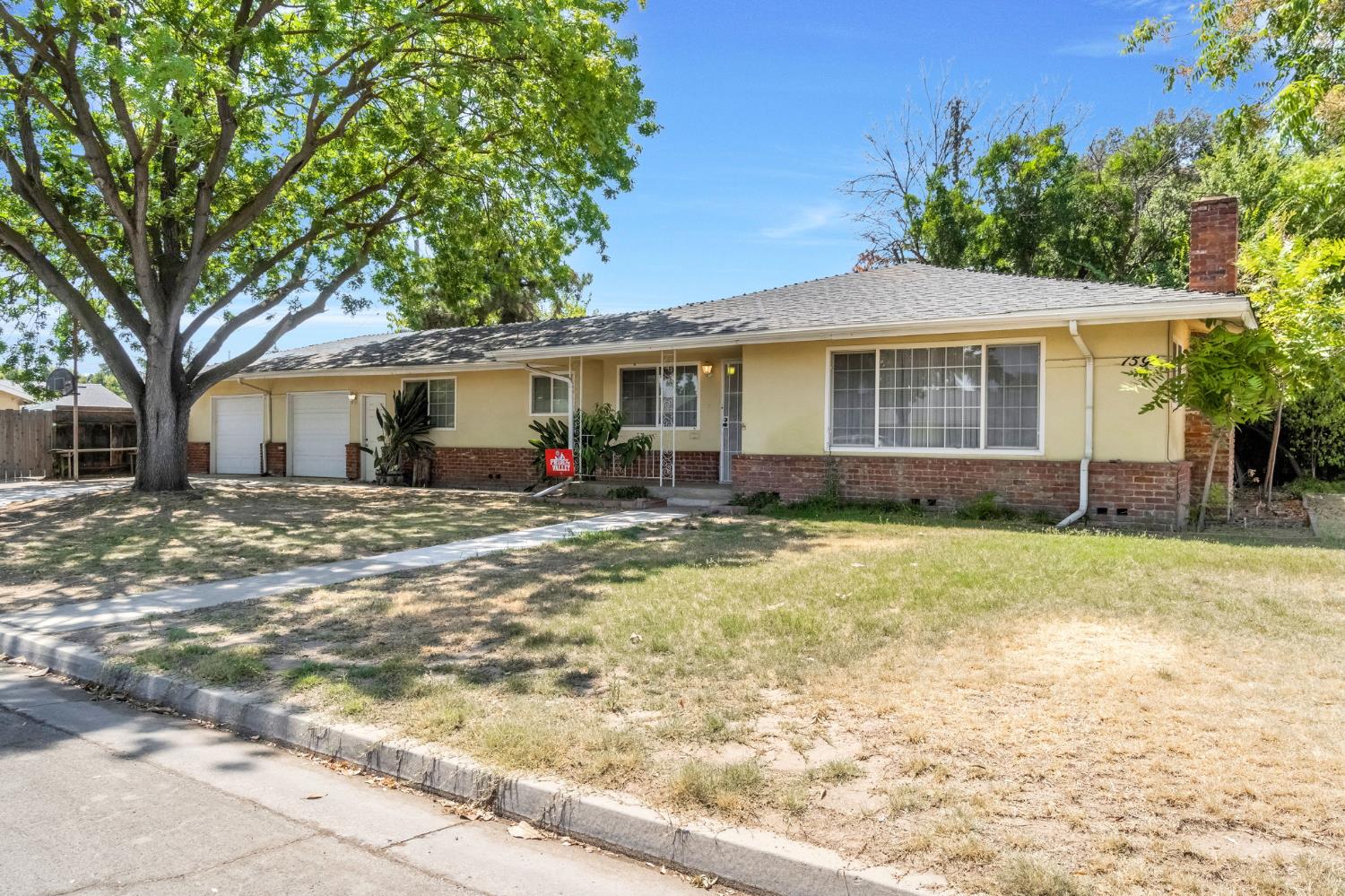 1591 E Almendra, Fresno, CA 93710