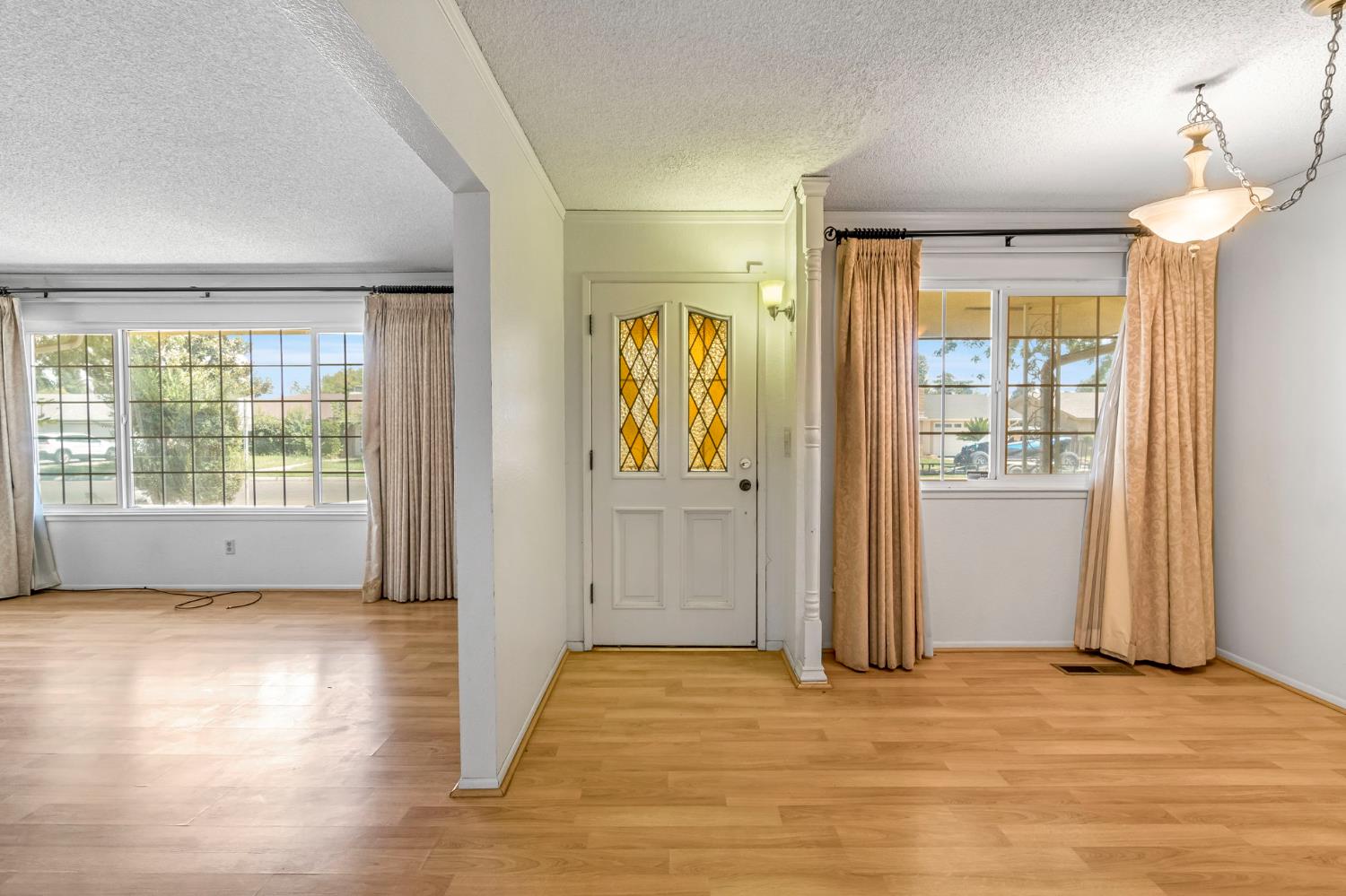 1591 E Almendra, Fresno, CA 93710