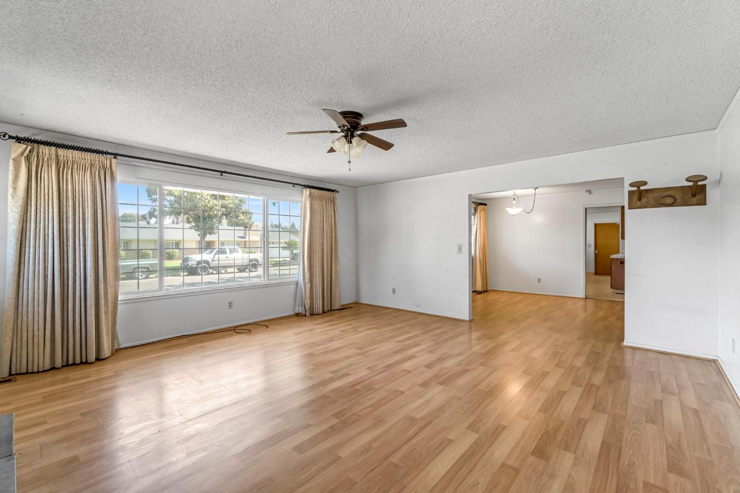 1591 E Almendra, Fresno, CA 93710