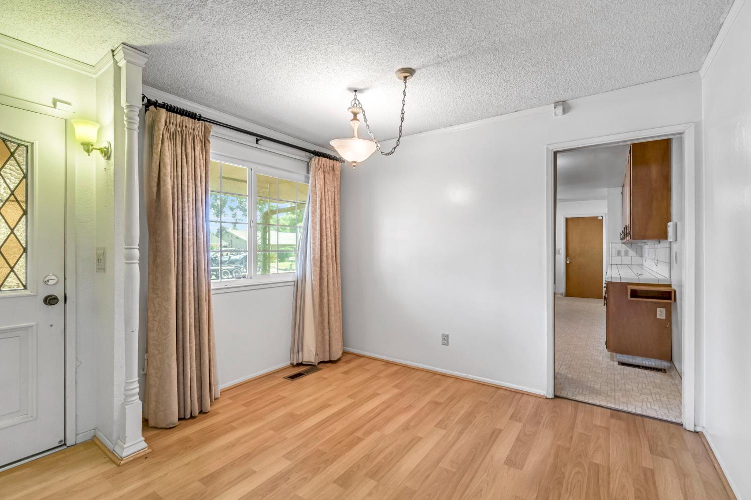 1591 E Almendra, Fresno, CA 93710