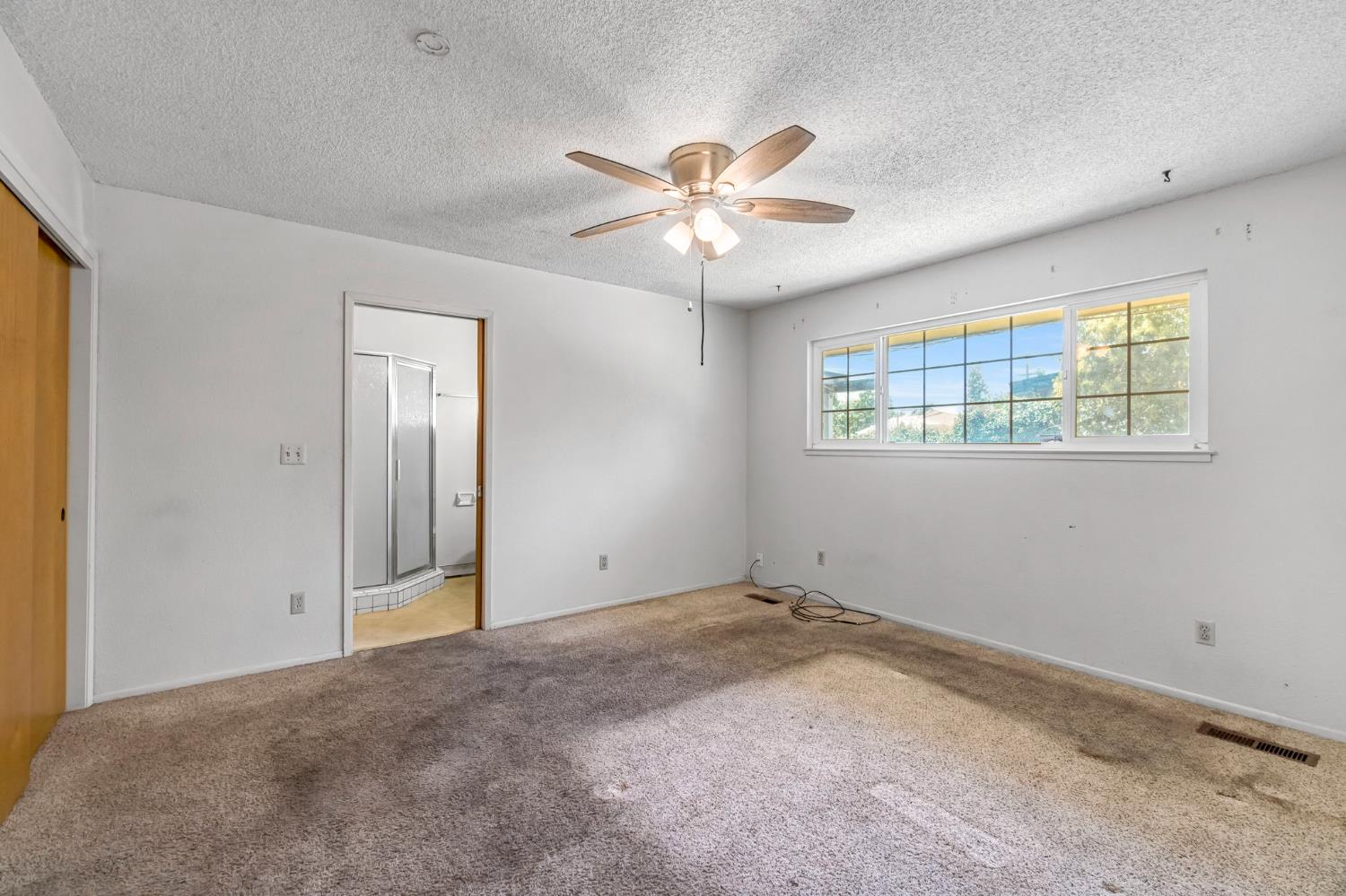 1591 E Almendra, Fresno, CA 93710