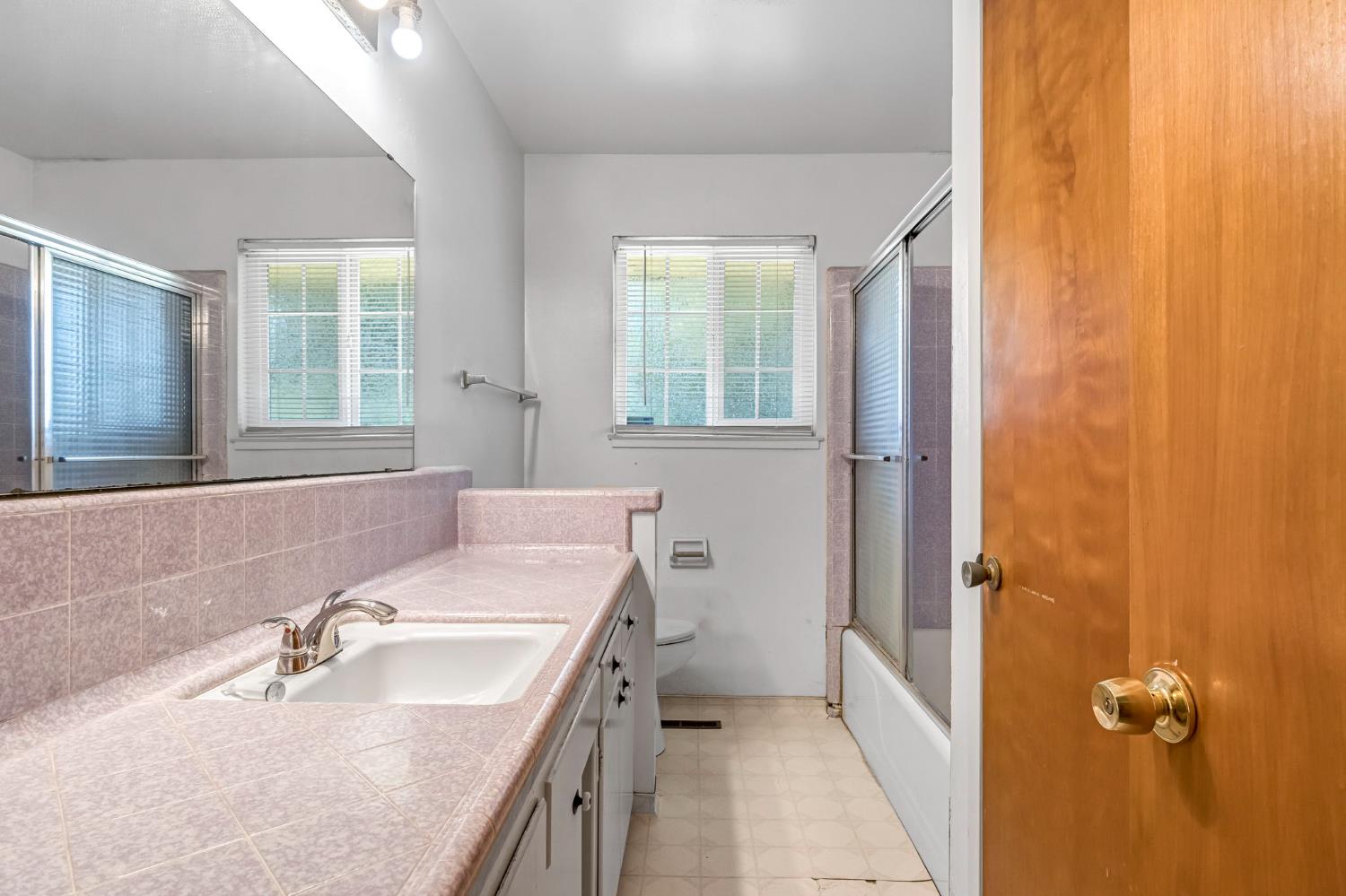 1591 E Almendra, Fresno, CA 93710