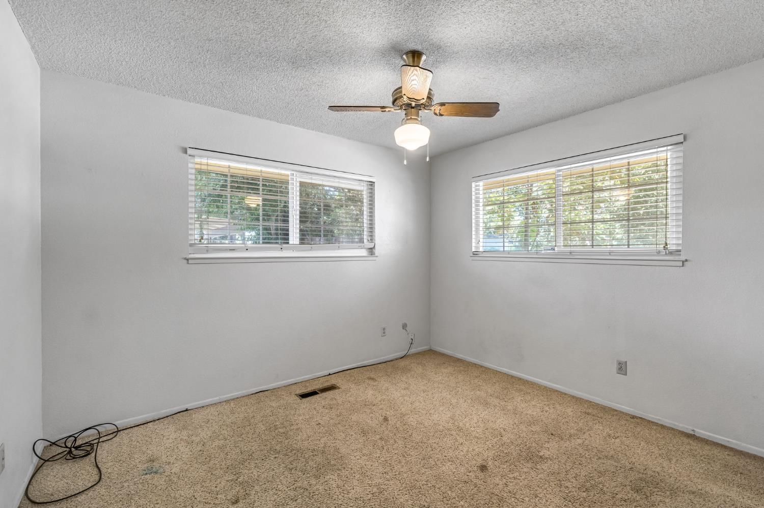 1591 E Almendra, Fresno, CA 93710