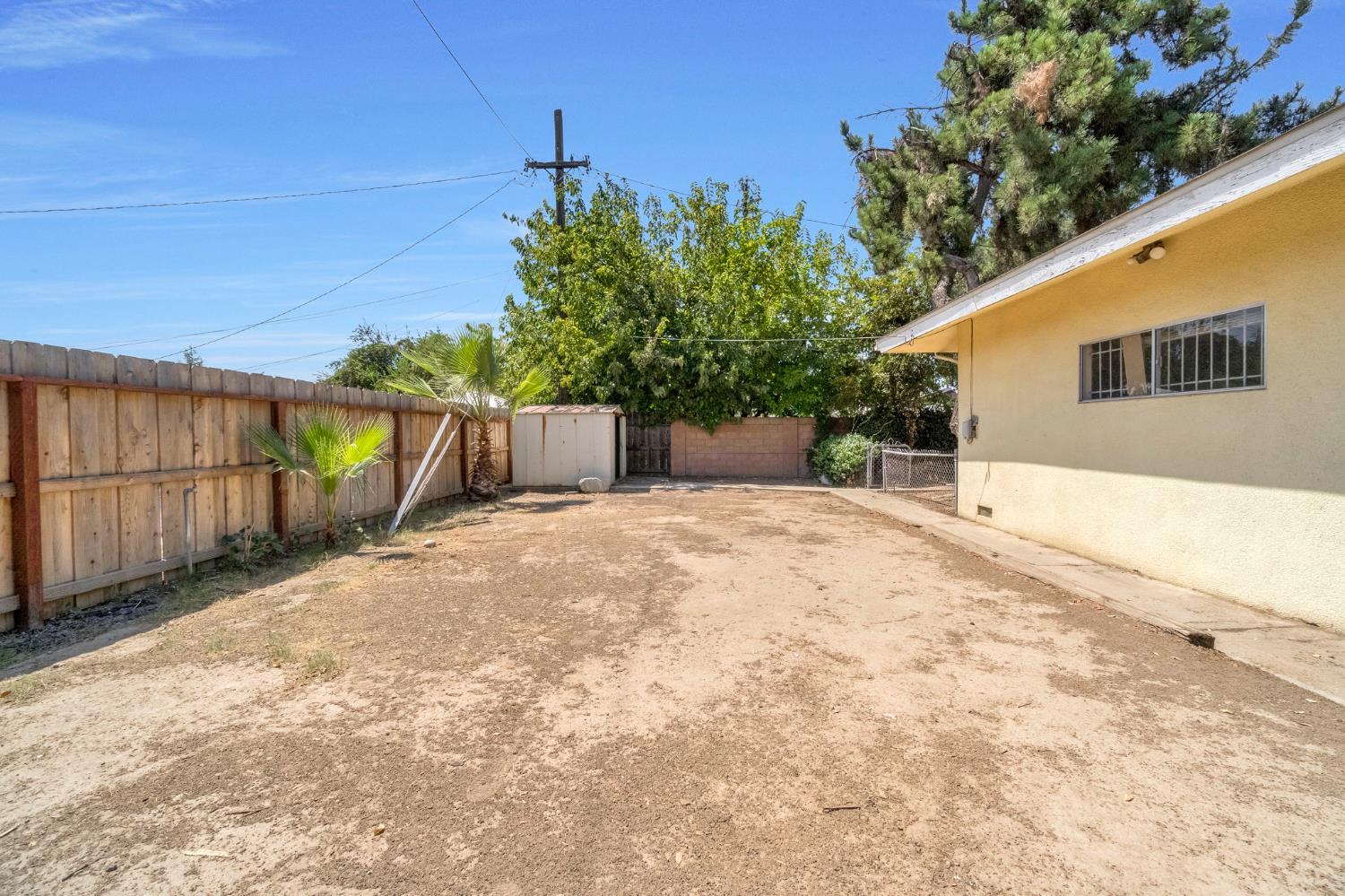 1591 E Almendra, Fresno, CA 93710