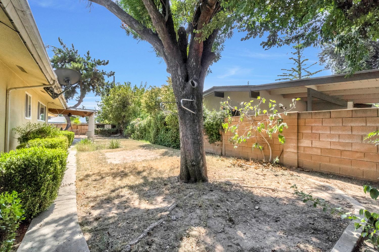 1591 E Almendra, Fresno, CA 93710