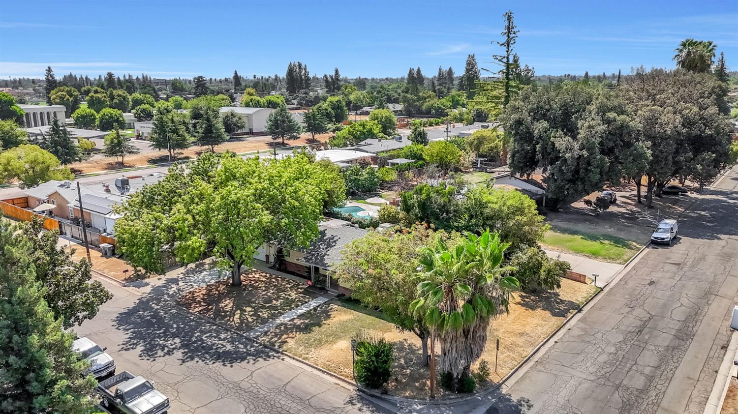 1591 E Almendra, Fresno, CA 93710