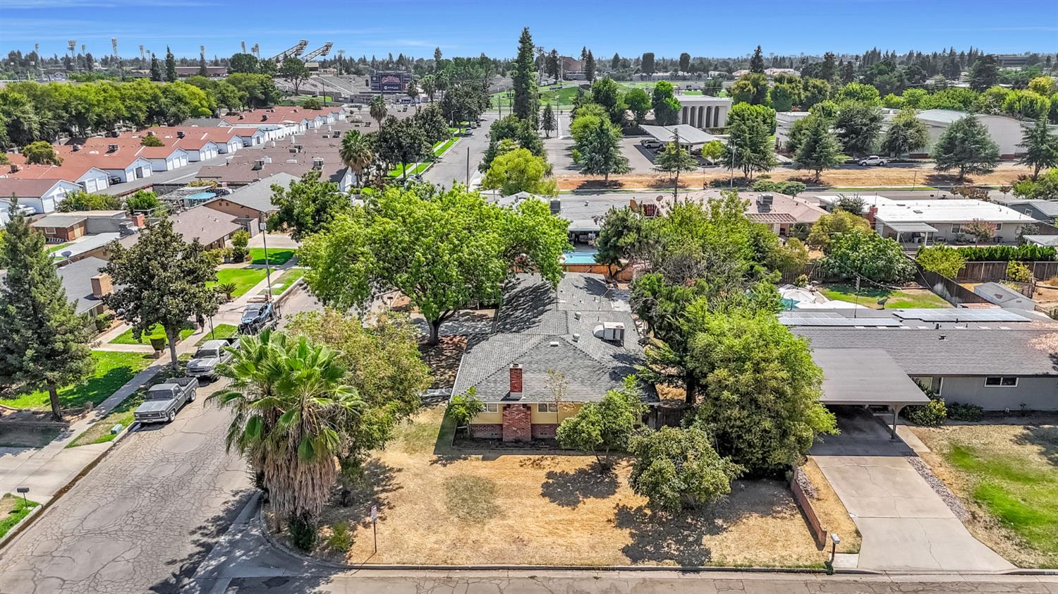 1591 E Almendra, Fresno, CA 93710