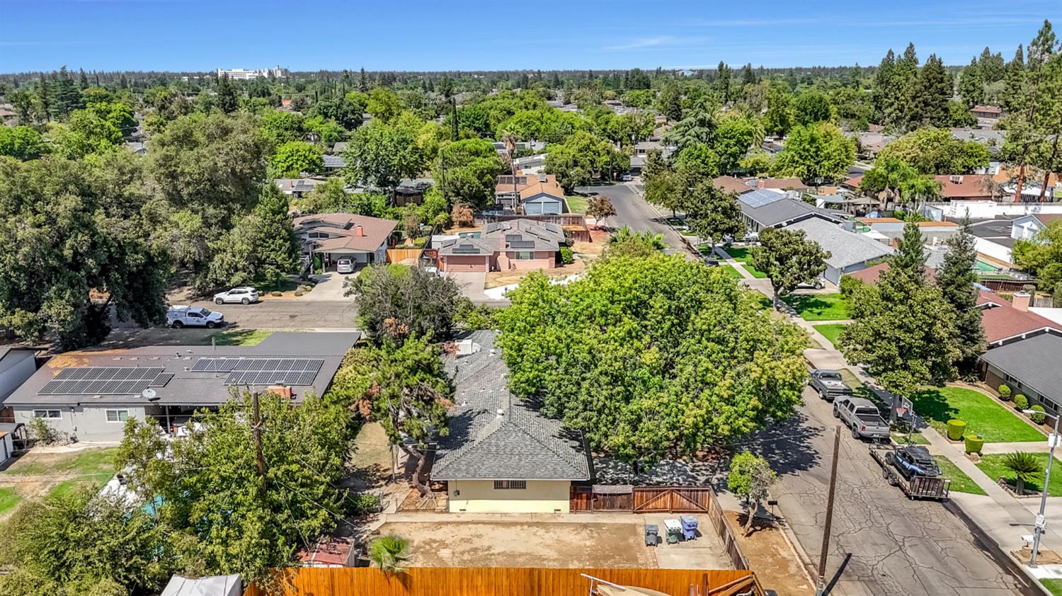 1591 E Almendra, Fresno, CA 93710