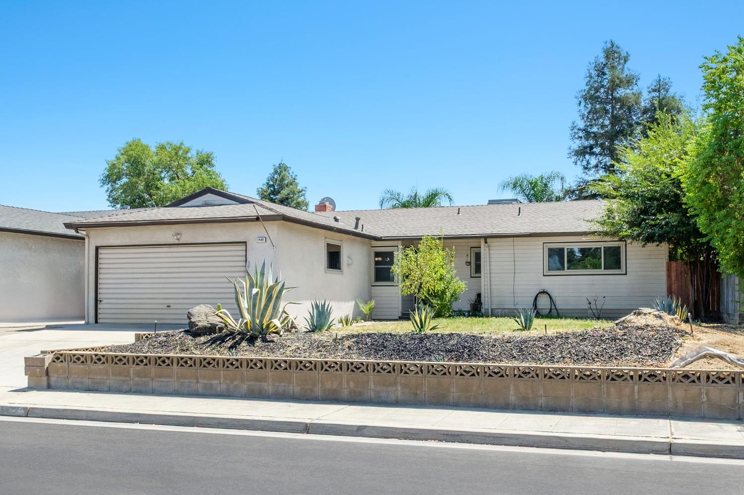 1488 Alamos Ave, Clovis, CA 93611