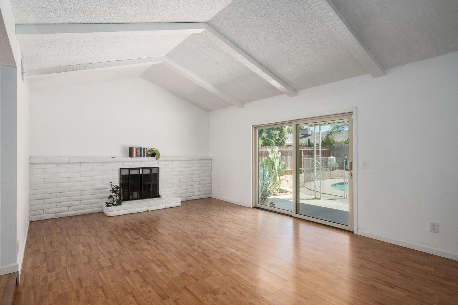 1488 Alamos Ave, Clovis, CA 93611