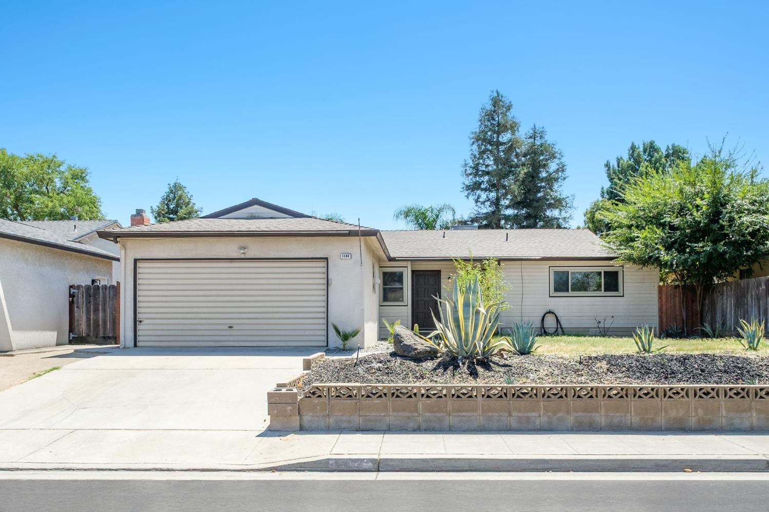 1488 Alamos Ave, Clovis, CA 93611