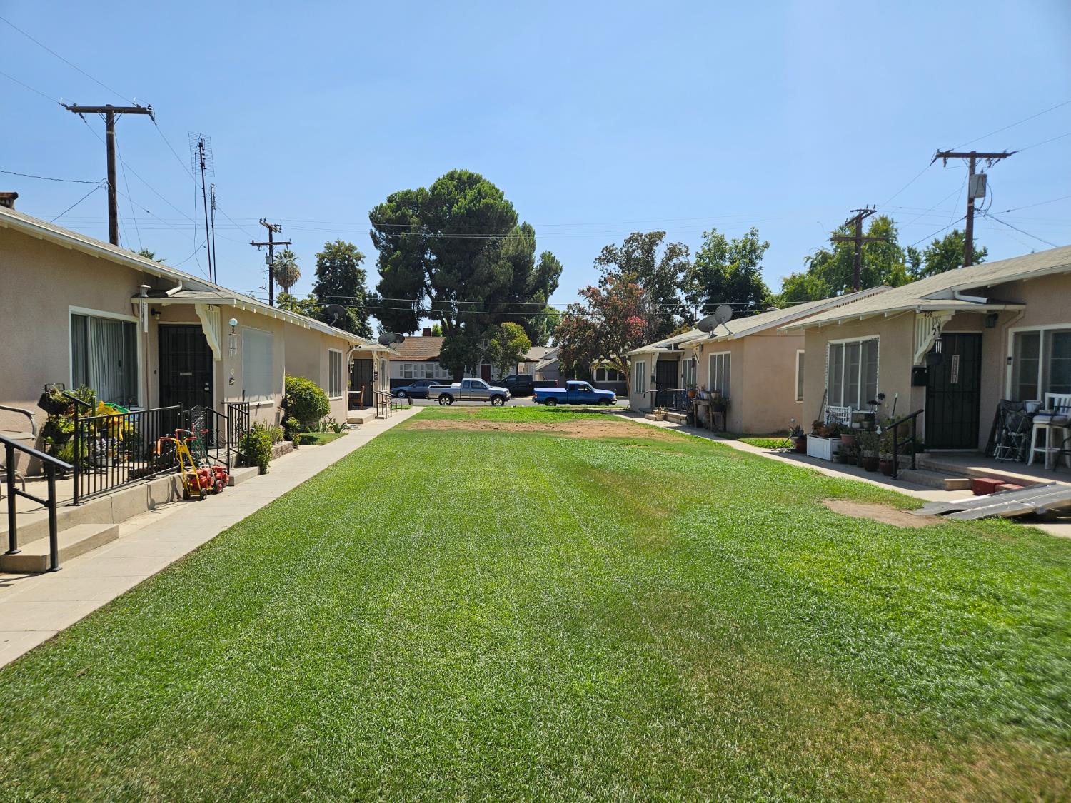 422 440 W Race Ave, Visalia, CA 93291