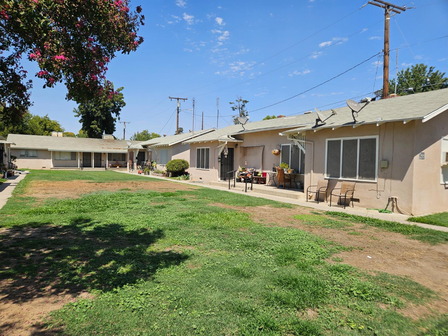422 440 W Race Ave, Visalia, CA 93291