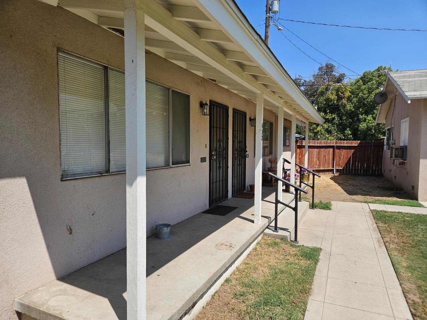 422 440 W Race Ave, Visalia, CA 93291