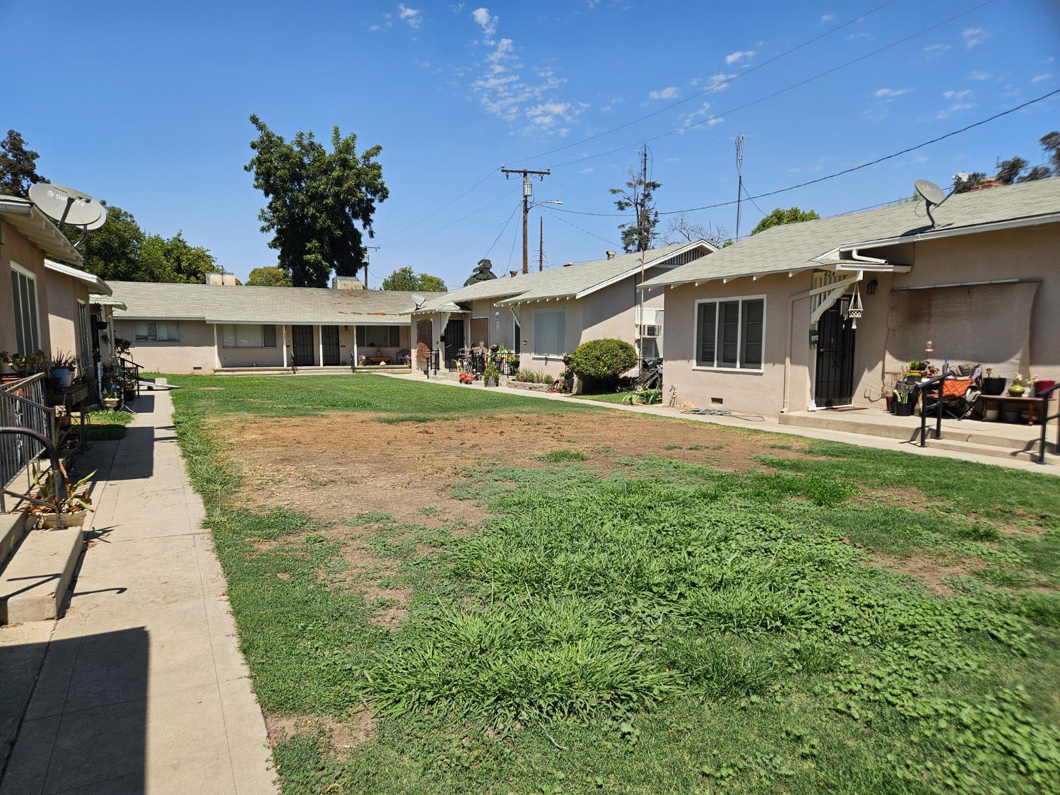 422 440 W Race Ave, Visalia, CA 93291