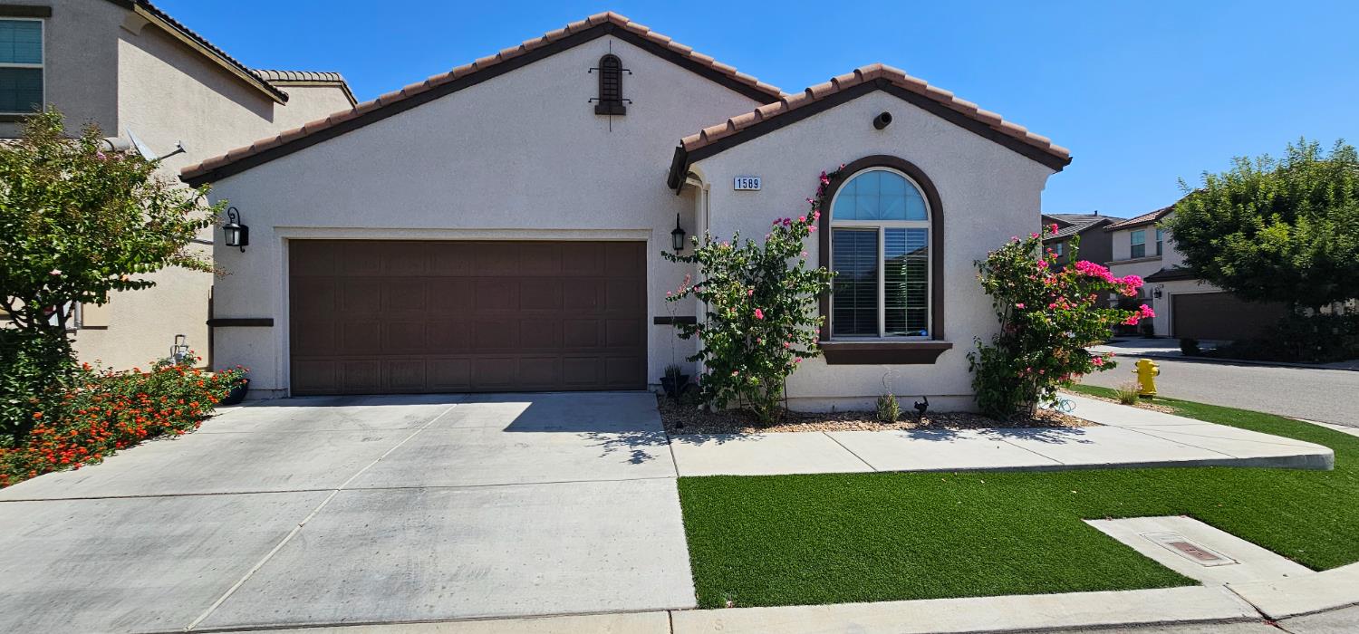 1589 Medellin Ln, Clovis, CA 93619