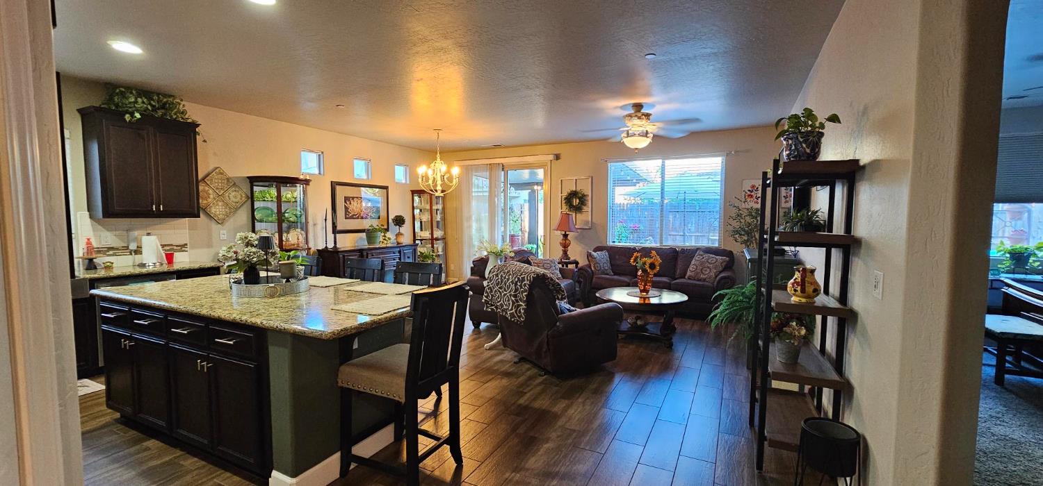 1589 Medellin Ln, Clovis, CA 93619