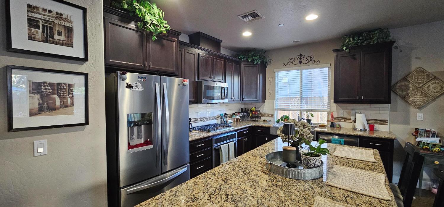 1589 Medellin Ln, Clovis, CA 93619