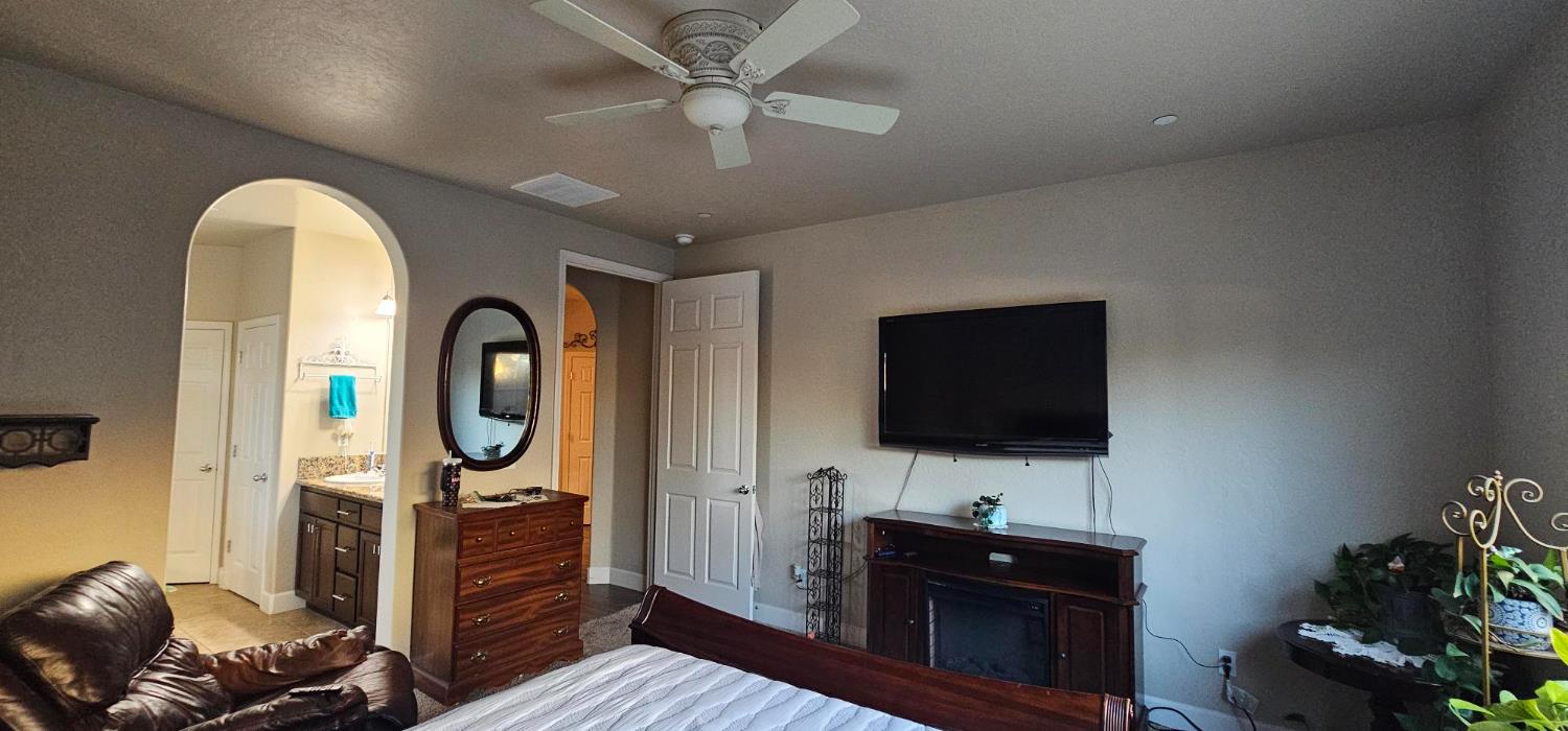 1589 Medellin Ln, Clovis, CA 93619