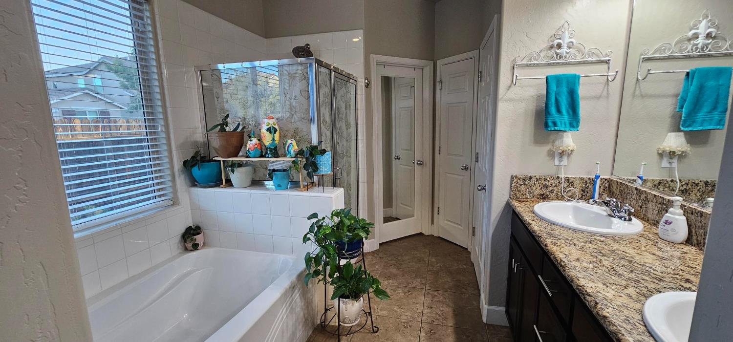 1589 Medellin Ln, Clovis, CA 93619