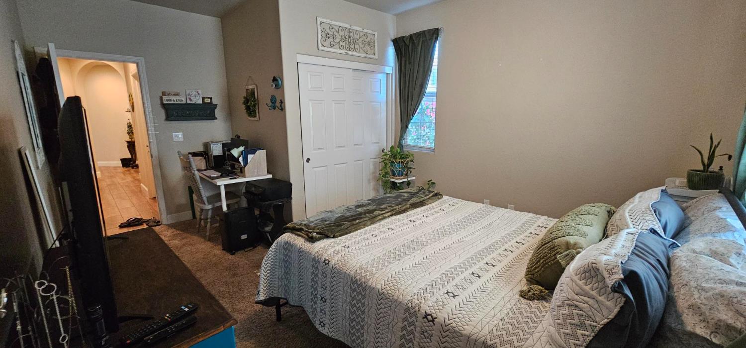 1589 Medellin Ln, Clovis, CA 93619