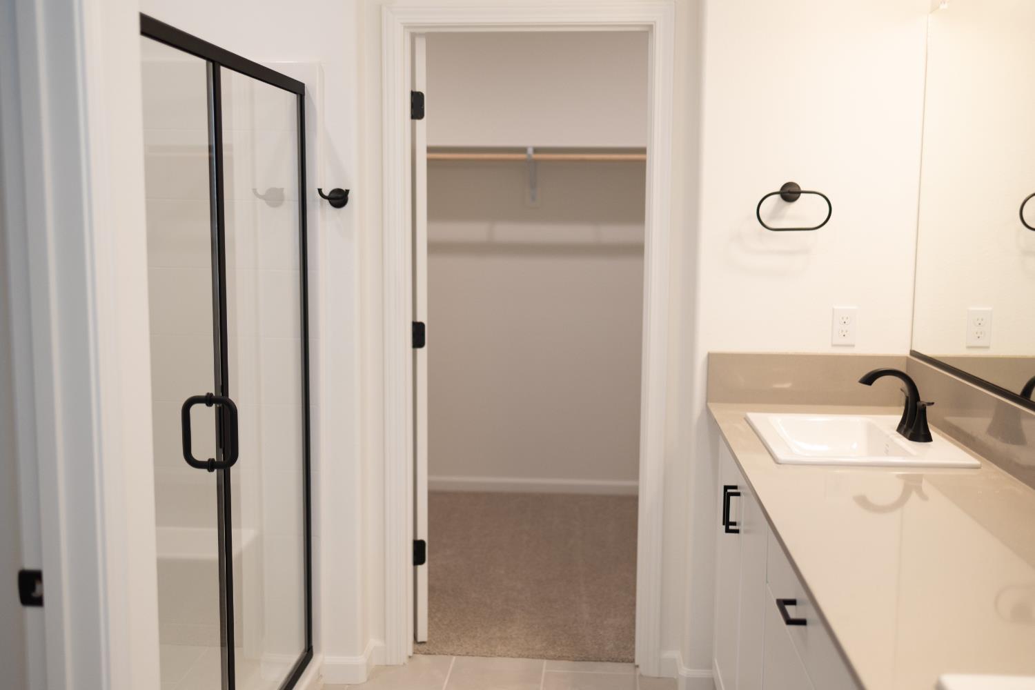 696 Grace Way, Madera, CA 93636