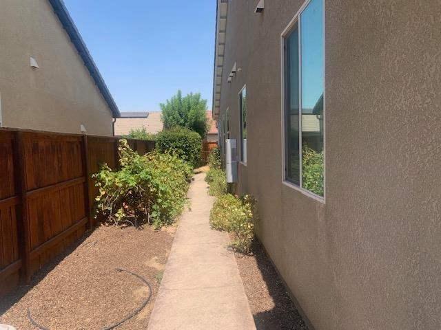 3233 Robinwood Ave, Clovis, CA 93619