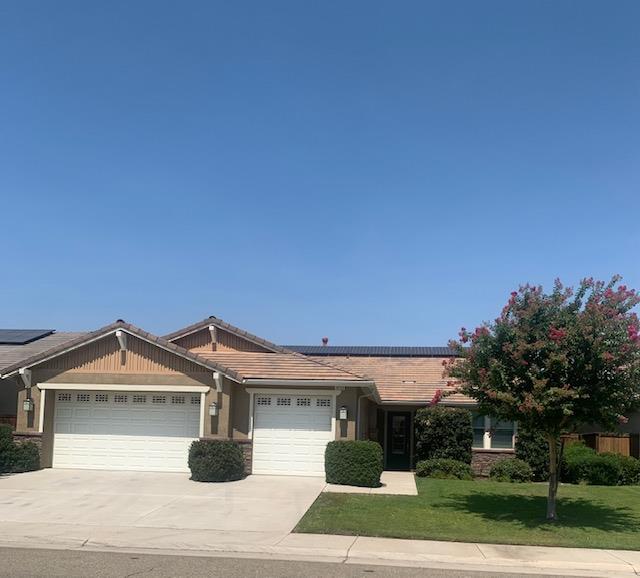 3233 Robinwood Ave, Clovis, CA 93619