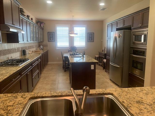 3233 Robinwood Ave, Clovis, CA 93619