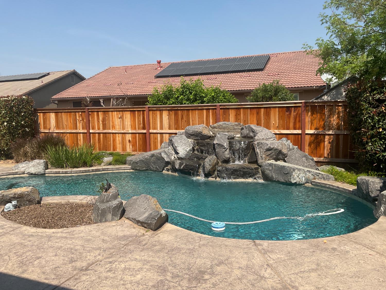 3233 Robinwood Ave, Clovis, CA 93619