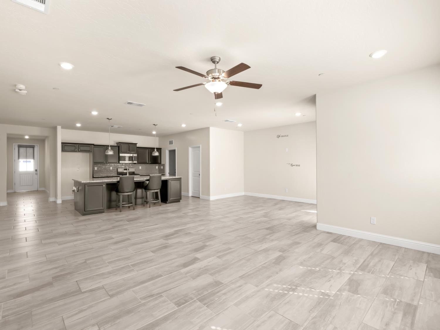 590 Blue Oak Ln W, Madera, CA 93636