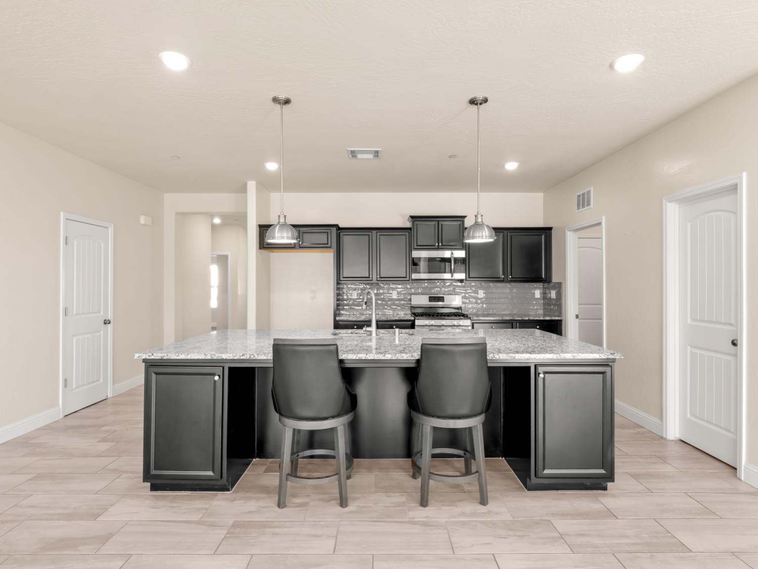 590 Blue Oak Ln W, Madera, CA 93636