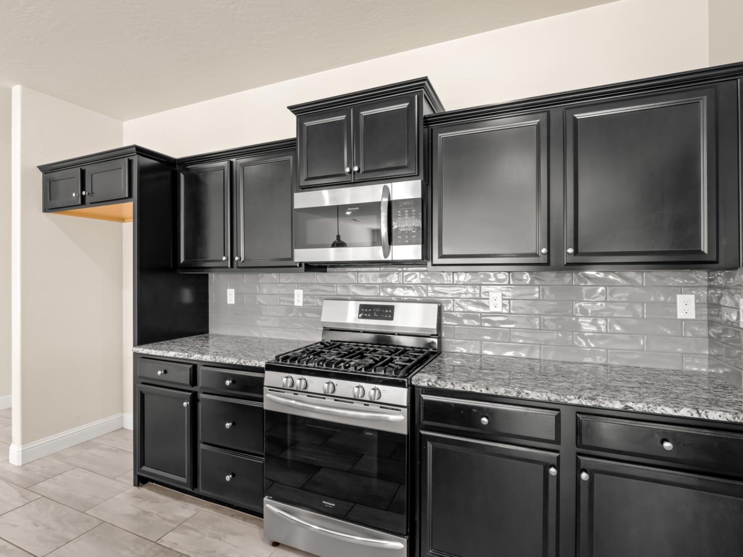 590 Blue Oak Ln W, Madera, CA 93636