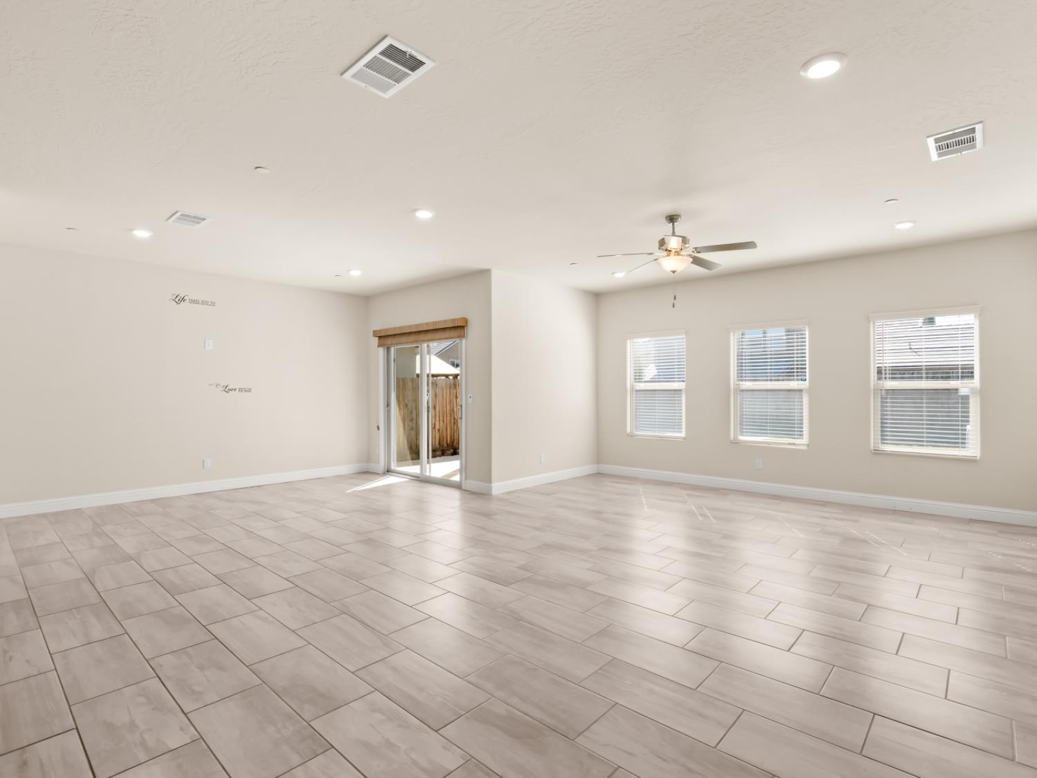 590 Blue Oak Ln W, Madera, CA 93636