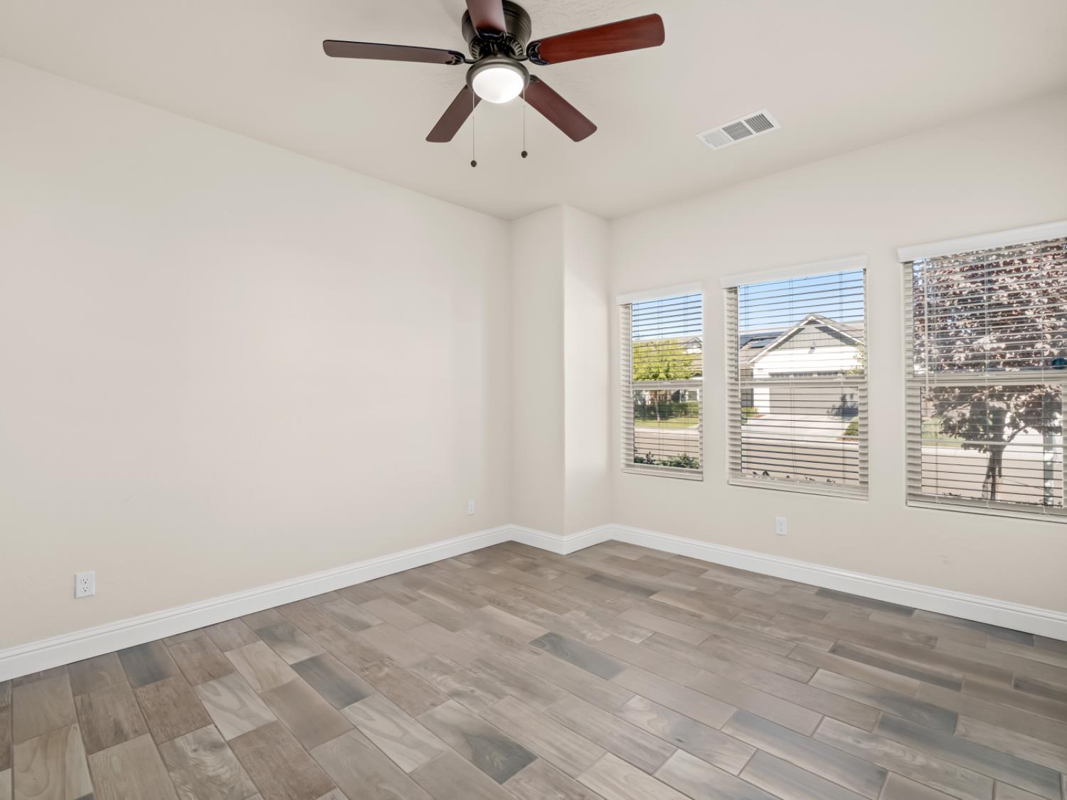 590 Blue Oak Ln W, Madera, CA 93636