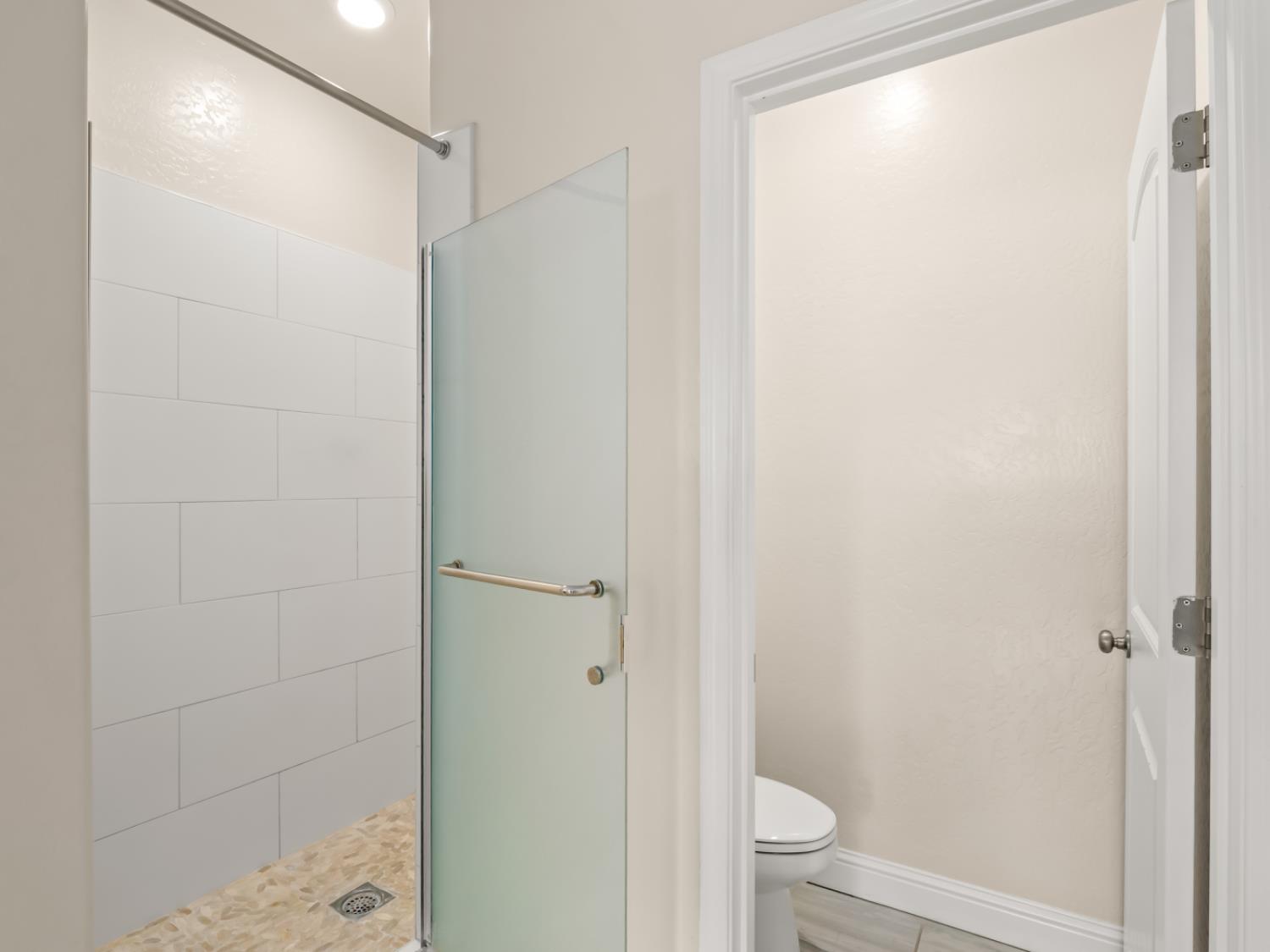 590 Blue Oak Ln W, Madera, CA 93636