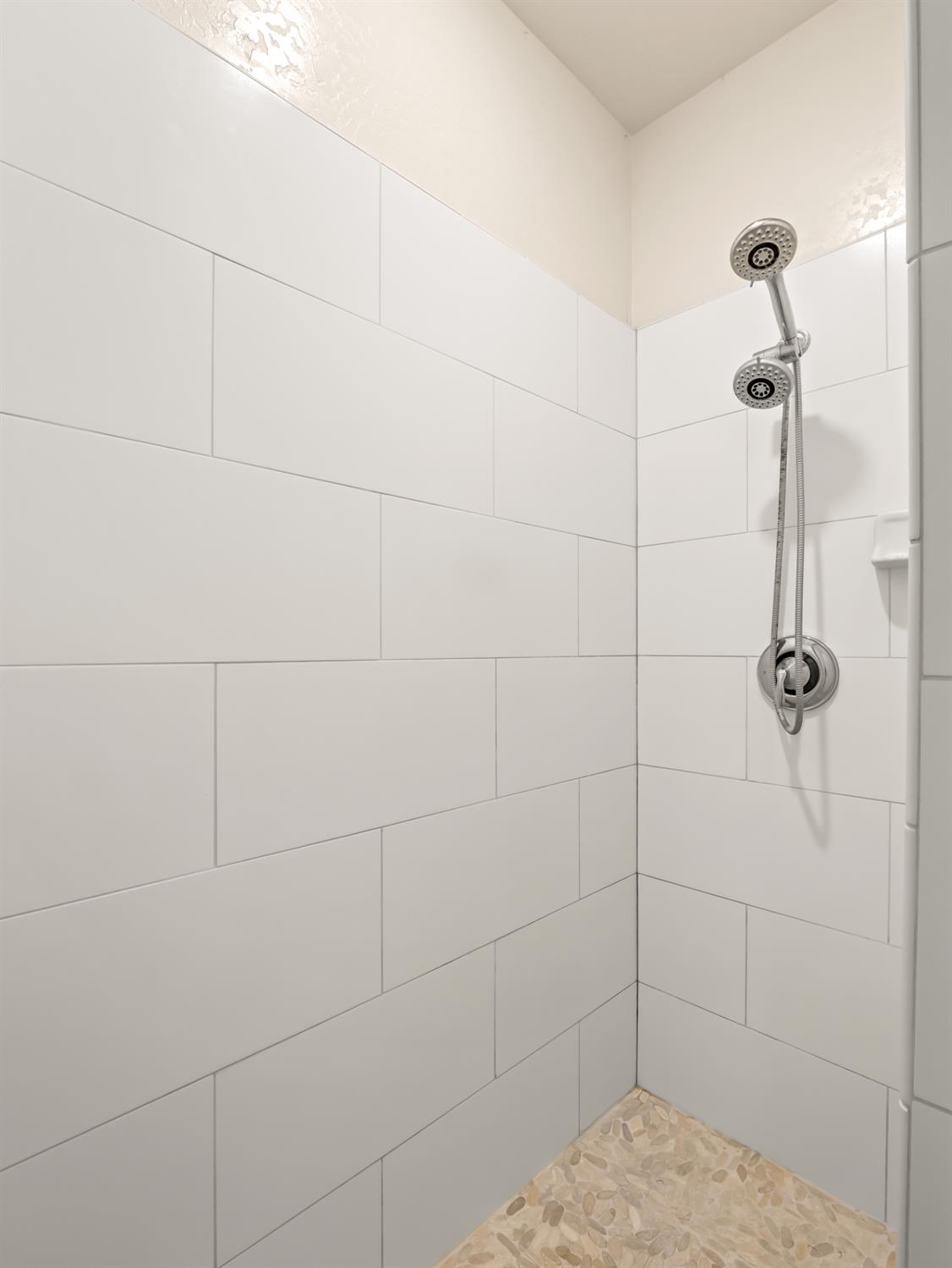 590 Blue Oak Ln W, Madera, CA 93636