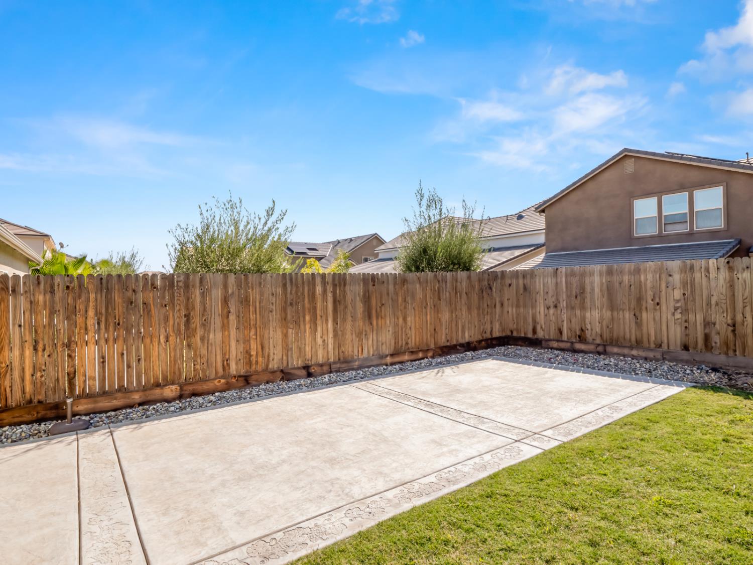 590 Blue Oak Ln W, Madera, CA 93636