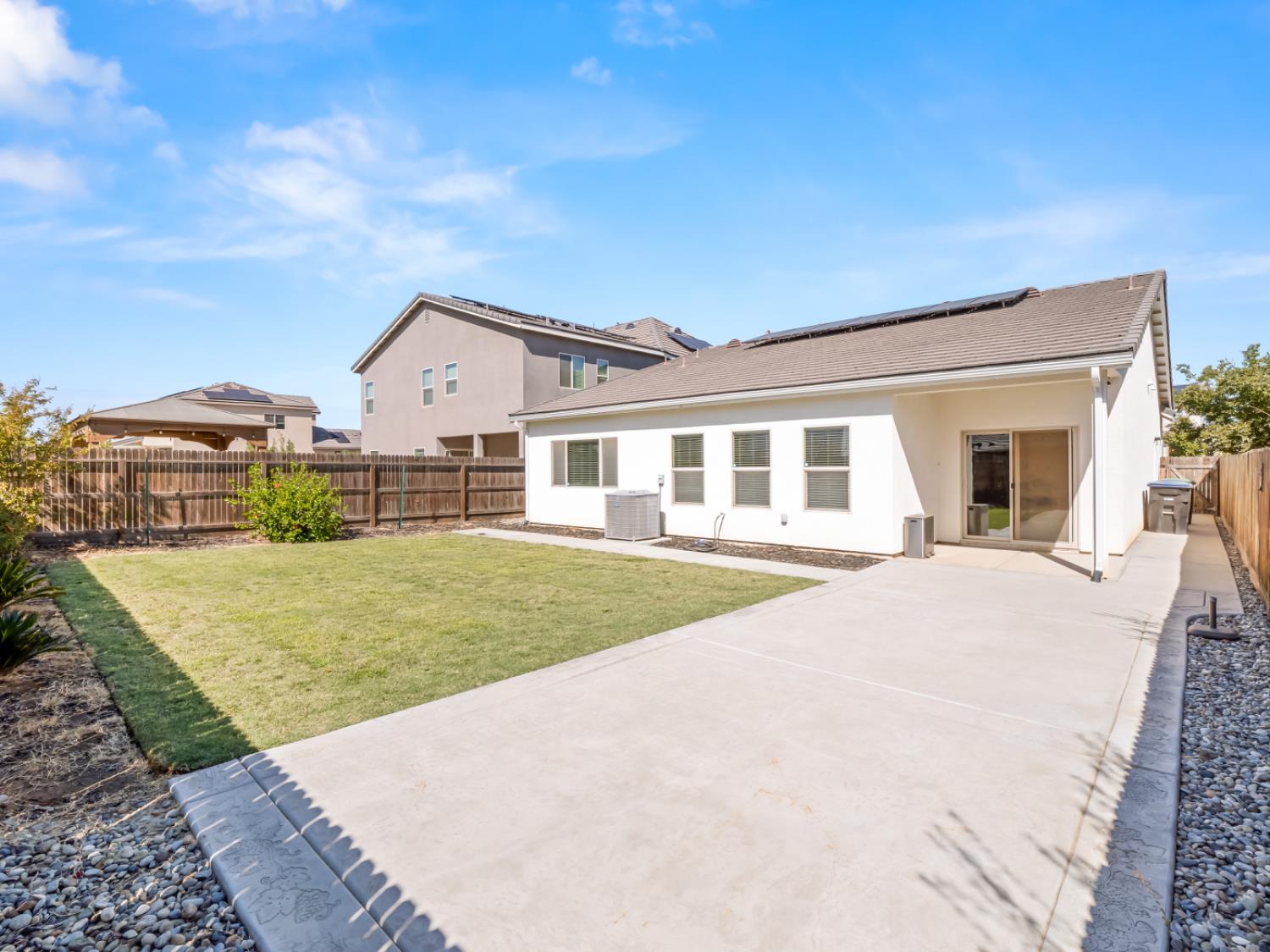 590 Blue Oak Ln W, Madera, CA 93636