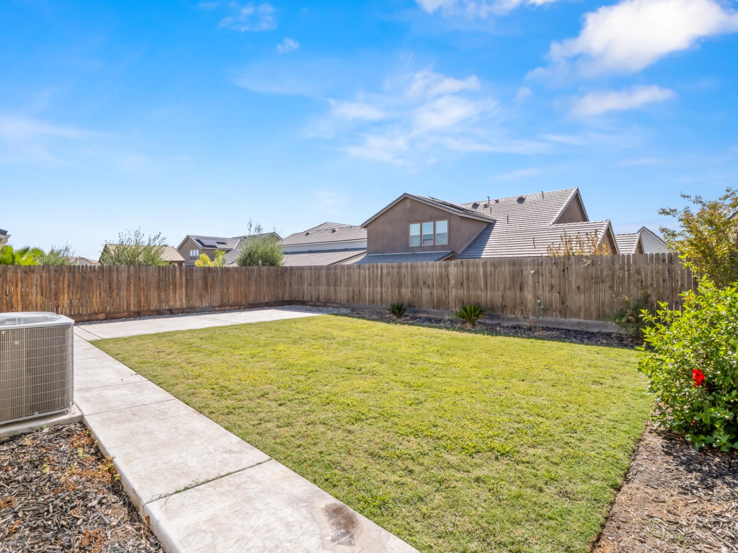 590 Blue Oak Ln W, Madera, CA 93636