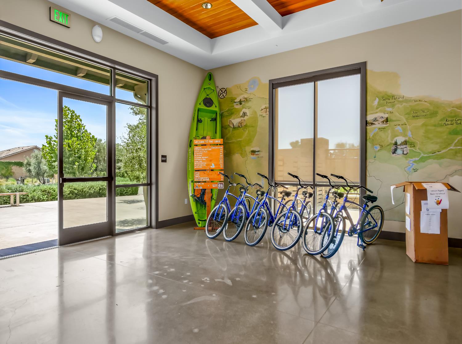 590 Blue Oak Ln W, Madera, CA 93636